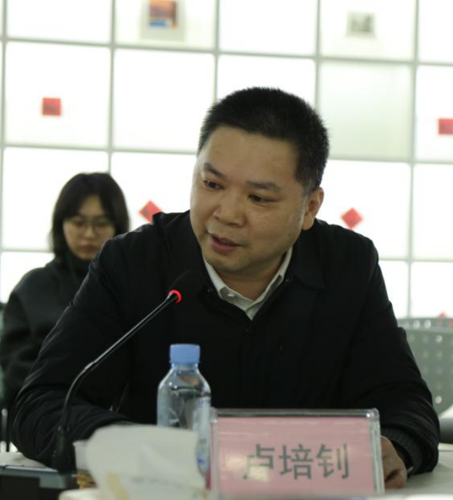 广西出版传媒集团党委委员、副总经理、总编辑卢培钊作指导讲话