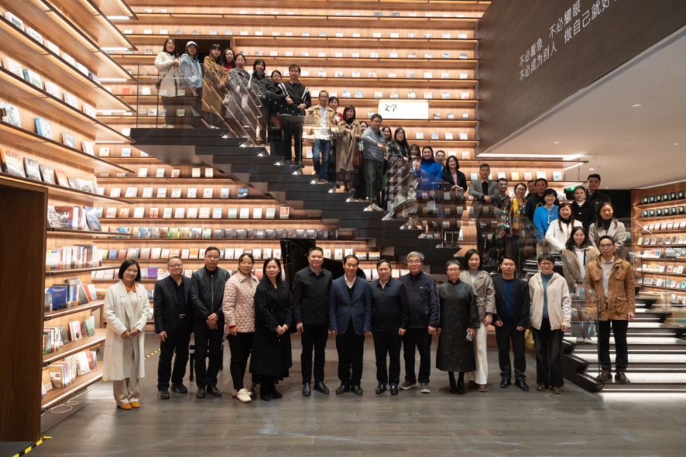 全体参会人员合影